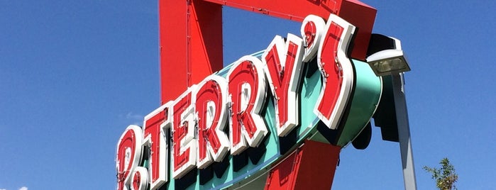 P. Terry's Burger Stand is one of Tempat yang Disukai Scott.