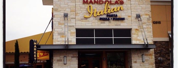 Mandola's Italian Market is one of Douglas 님이 좋아한 장소.