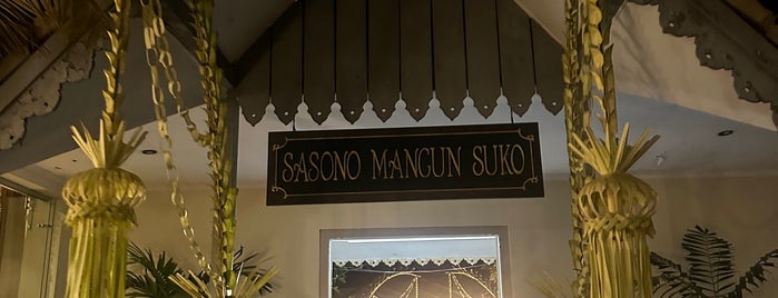 Soga Restaurant & Lounge is one of Wiskul Solo.