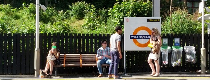 West Hampstead Railway Station (WHD) is one of Tempat yang Disukai Federico.