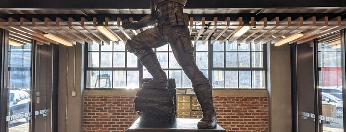 Captain America Statue is one of Locais curtidos por Alberto J S.