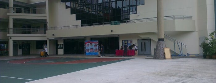 Fengshan Community Club is one of Badminton.