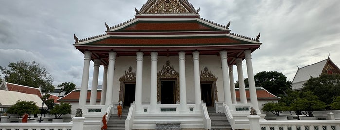 Wat Makutkasatriyaram is one of Lucia 님이 저장한 장소.