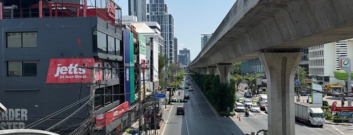 BTS バーンチャーク駅 (E10) is one of BTS MRT.