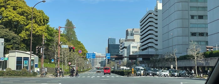Aoyama 1 Intersection is one of 道路(都心).