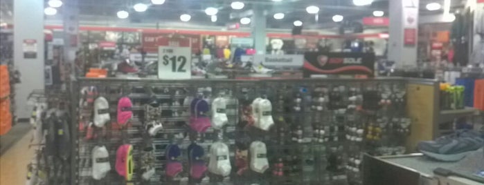 Modell's Sporting Goods is one of Tempat yang Disukai Michael.