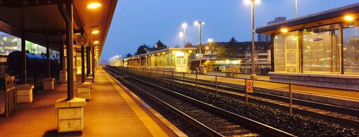 Clarkson GO Station is one of Transit, Ontario.