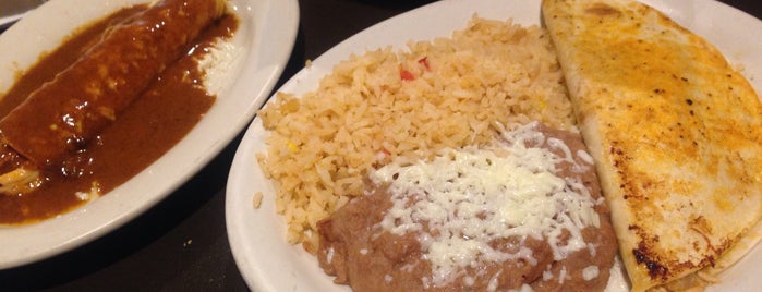Tres Banderas Mexican Restaurant is one of สถานที่ที่ Katie ถูกใจ.