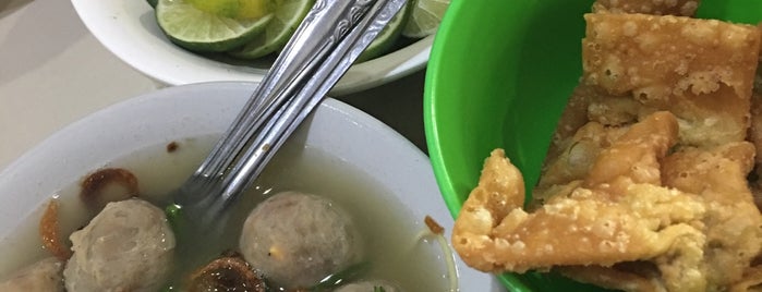 Bakso Mutiara is one of Tempat makan favorit.