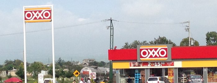 OXXO is one of Locais curtidos por Gustavo.