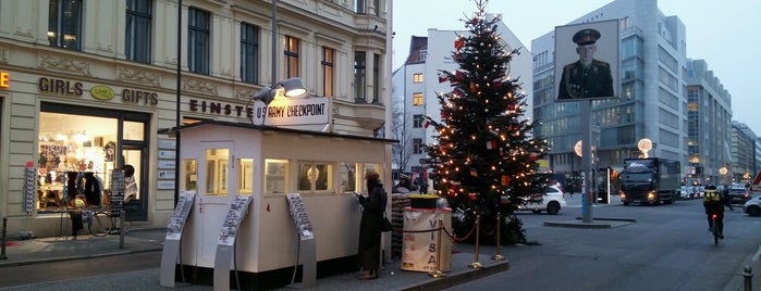 Checkpoint Charlie is one of สถานที่ที่ Jaqueline ถูกใจ.