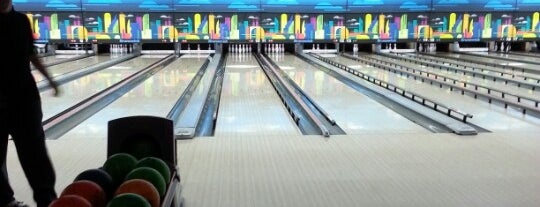 Bowling Sur is one of Lugares favoritos de Rolando.