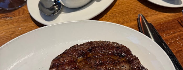 Del Frisco's Grille is one of New Yorker Dining.