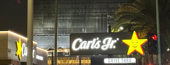 Carl's Jr. is one of Lieux qui ont plu à Ojoe.