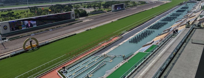 The Hong Kong Jockey Club Sha Tin Club House is one of Yvette'nin Beğendiği Mekanlar.