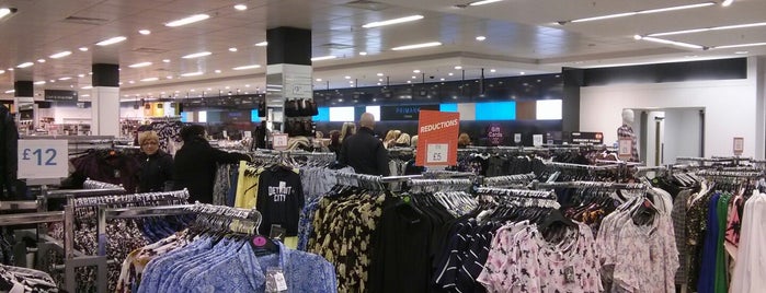 Primark is one of Carlさんのお気に入りスポット.