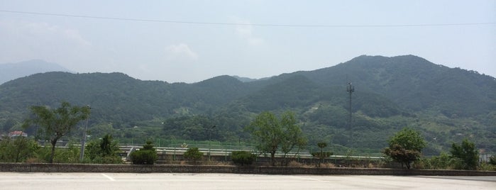 지리산한우직판장 is one of Lugares favoritos de joo.