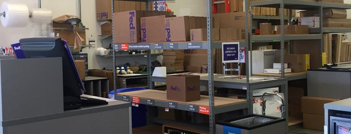 FedEx Office Print & Ship Center is one of Richard : понравившиеся места.