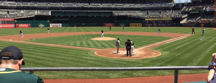 Oakland-Alameda County Coliseum is one of Playing Host.