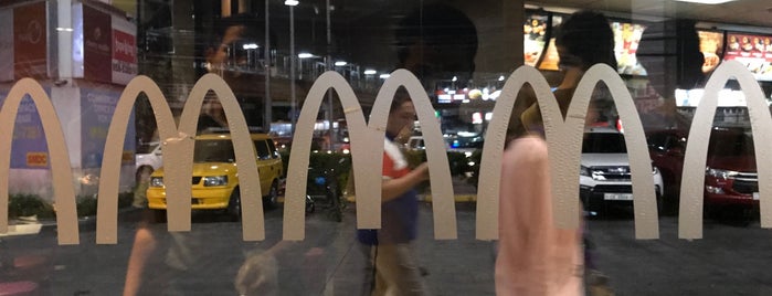 McDonald's is one of Annie : понравившиеся места.
