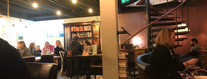 Lewis Book Café is one of Koffie in Utrecht.