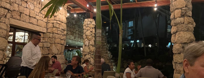 Ruinas del Mar Restaurant is one of When in Aruba, you should....