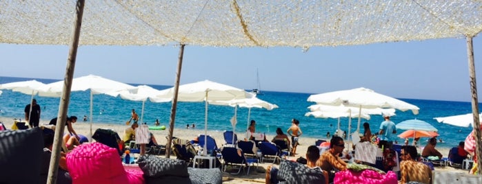 Lithos Beach Bar is one of Παραλίες.