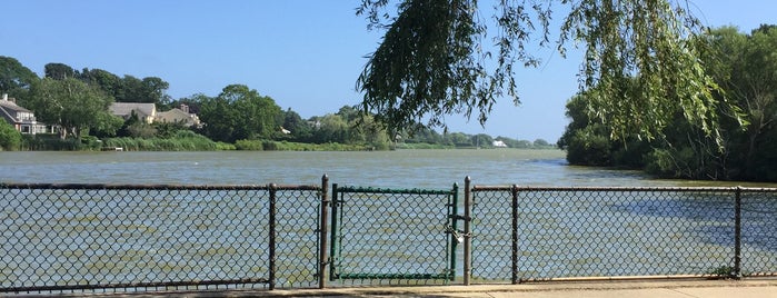 Agawam Park is one of Tempat yang Disukai Keith.