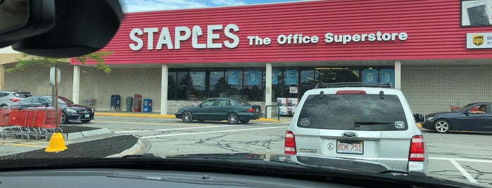 Staples is one of สถานที่ที่ Tammy ถูกใจ.