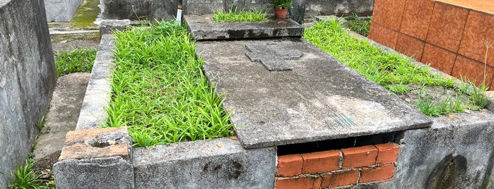 Cemitério do Araçá is one of Fds.