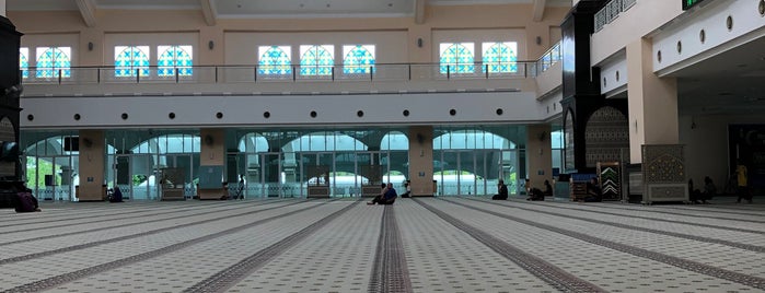 Masjid Abdullah Fahim is one of Masjid.