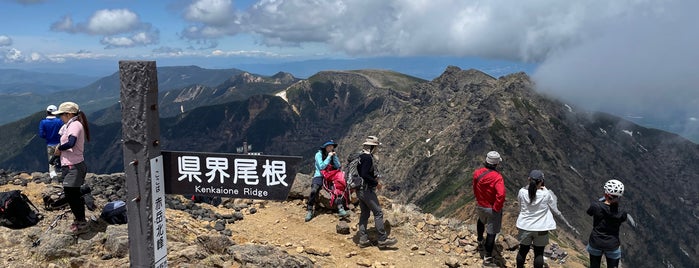 赤岳頂上山荘 is one of 山小屋.