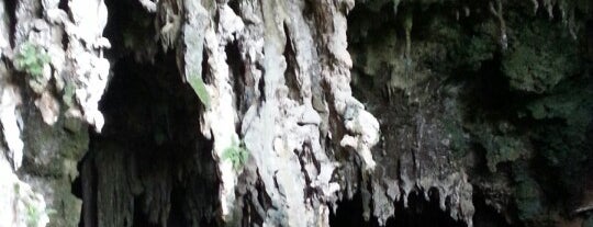 Grotte d'Ouatchia is one of L'île la plus proche du Paradis.