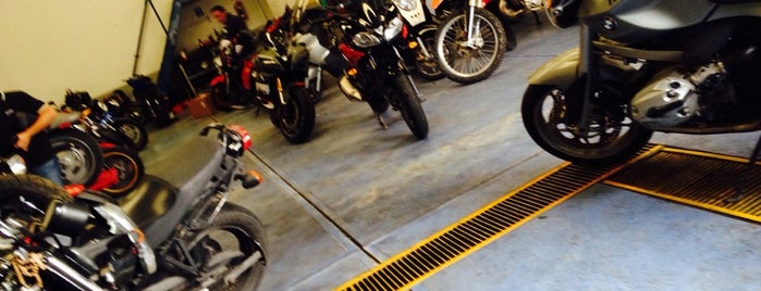 DMS Motorcycle is one of Orte, die Marcela gefallen.