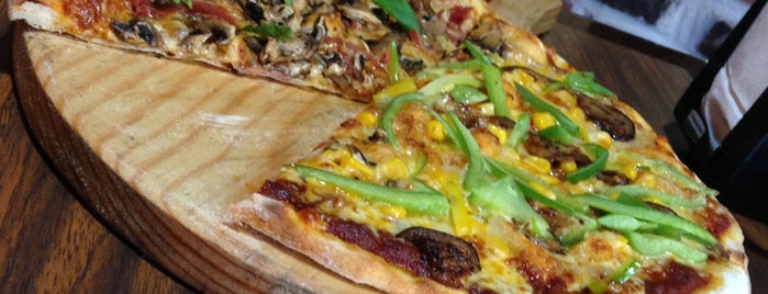 Leños Pizza is one of Soni : понравившиеся места.