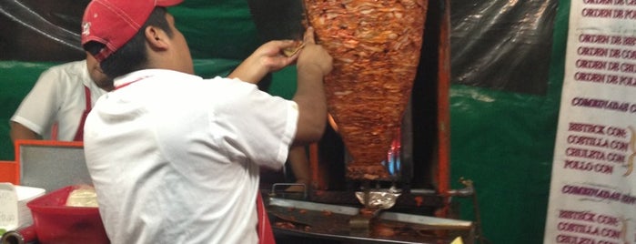 Tacos Mixes is one of Locais curtidos por Oscar.