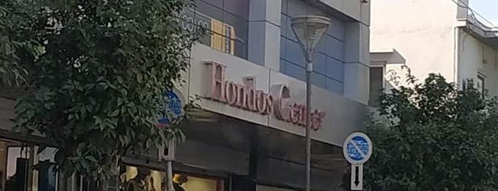 Hondos Center is one of Cosmetics.