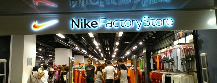 Deposite Nike Factory Store is one of gidilcek yer.