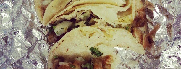Tacos Tijuana is one of Locais curtidos por Andrea.
