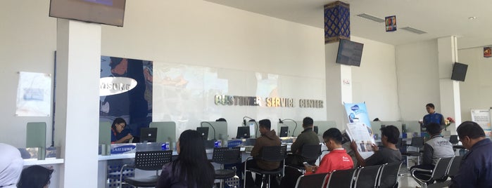 Samsung Customer Service Center is one of Orte, die Ibu Widi gefallen.