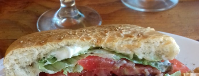 Nórdico Empanadas & Sandwich is one of Nítido en Chiloé.