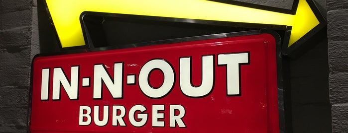 In-N-Out Burger is one of Lieux qui ont plu à Toni.