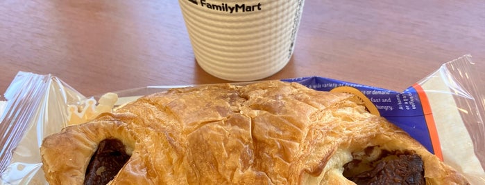 FamilyMart is one of 世田谷区目黒区コンビニ.
