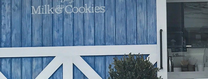 Tiny's Milk and Cookies is one of Lieux qui ont plu à Camila.