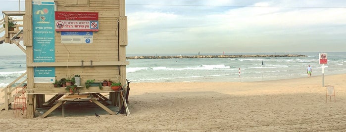 Aviv Beach is one of Lugares favoritos de Laura.