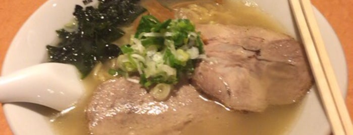 熟成らーめん処 ちんとんけん 珍豚軒 is one of 麺.