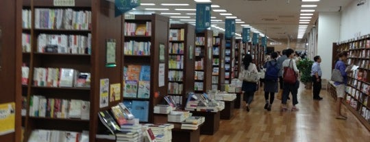 ジュンク堂書店 is one of Bookstores.