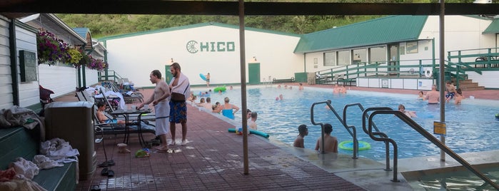 Chico Hot Springs Resort and Day Spa is one of Orte, die Mateo gefallen.