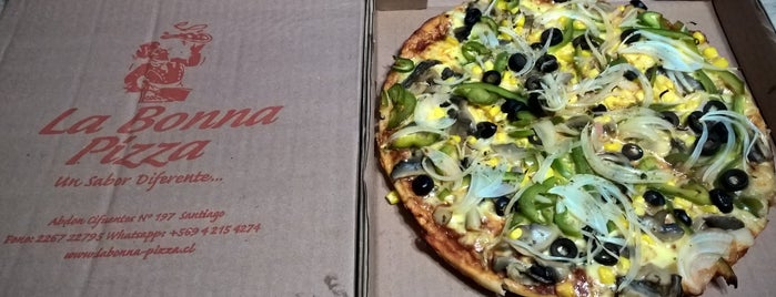 La Bonn'a pizza is one of Locais curtidos por Carlos.