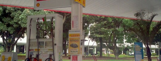 Posto JK (Shell) is one of Lugares favoritos de Roberto.